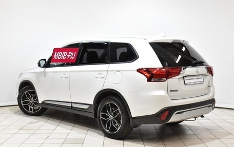 Mitsubishi Outlander III рестайлинг 3, 2018 год, 1 629 000 рублей, 2 фотография