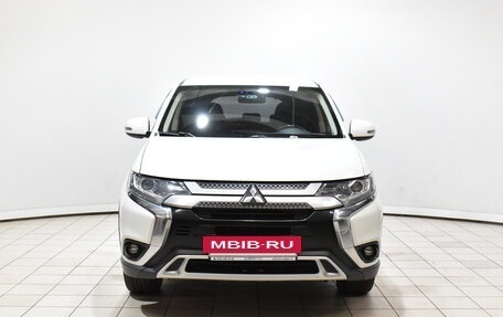 Mitsubishi Outlander III рестайлинг 3, 2018 год, 1 629 000 рублей, 3 фотография