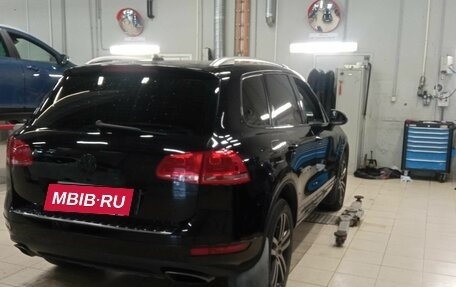 Volkswagen Touareg III, 2010 год, 1 733 000 рублей, 2 фотография