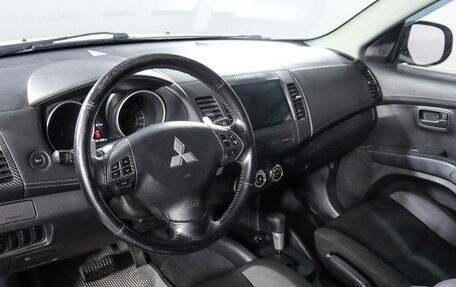 Mitsubishi Outlander III рестайлинг 3, 2010 год, 1 200 000 рублей, 13 фотография