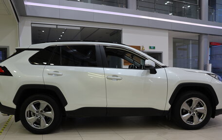 Toyota RAV4, 2020 год, 3 900 000 рублей, 5 фотография