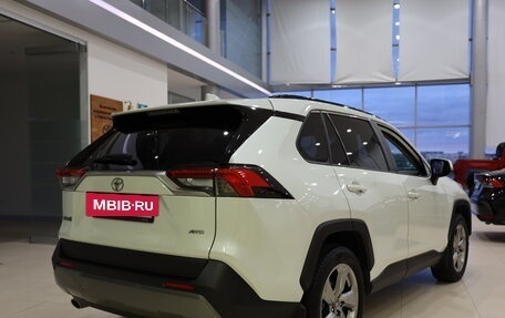 Toyota RAV4, 2020 год, 3 900 000 рублей, 6 фотография