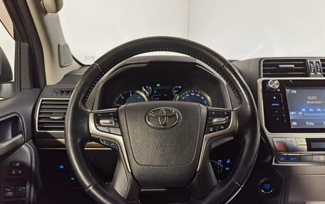 Toyota Land Cruiser Prado 150 рестайлинг 2, 2017 год, 4 250 000 рублей, 16 фотография