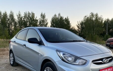 Hyundai Solaris II рестайлинг, 2011 год, 830 000 рублей, 3 фотография