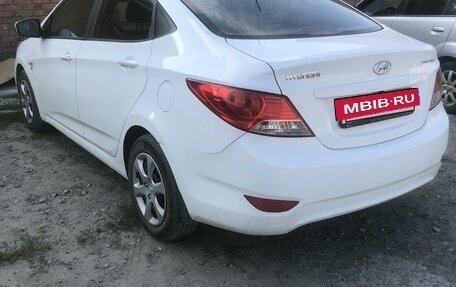 Hyundai Solaris II рестайлинг, 2013 год, 799 999 рублей, 4 фотография