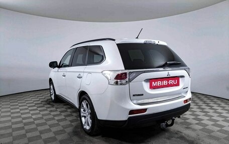 Mitsubishi Outlander III рестайлинг 3, 2013 год, 1 981 000 рублей, 7 фотография