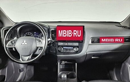 Mitsubishi Outlander III рестайлинг 3, 2013 год, 1 981 000 рублей, 14 фотография