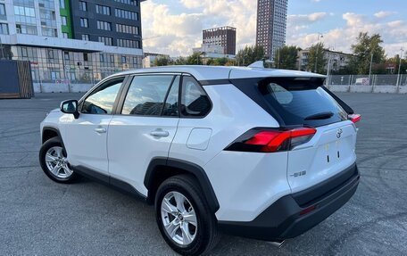 Toyota RAV4, 2023 год, 3 850 000 рублей, 4 фотография