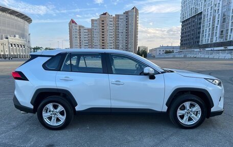 Toyota RAV4, 2023 год, 3 850 000 рублей, 7 фотография