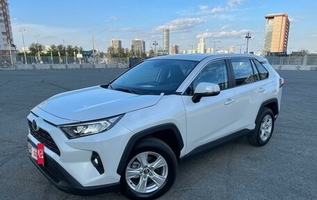 Toyota RAV4, 2023 год, 3 850 000 рублей, 2 фотография