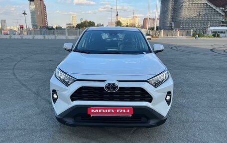 Toyota RAV4, 2023 год, 3 850 000 рублей, 8 фотография