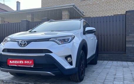 Toyota RAV4, 2018 год, 3 980 000 рублей, 1 фотография