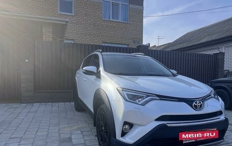 Toyota RAV4, 2018 год, 3 980 000 рублей, 2 фотография