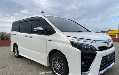 Toyota Voxy III, 2018 год, 2 630 000 рублей, 9 фотография