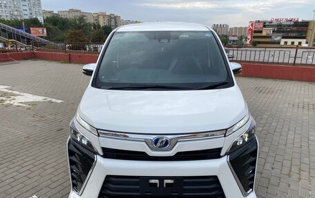 Toyota Voxy III, 2018 год, 2 630 000 рублей, 12 фотография