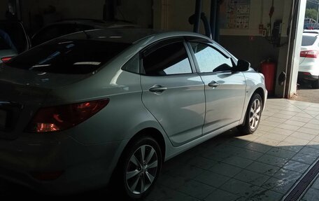 Hyundai Solaris II рестайлинг, 2012 год, 830 000 рублей, 2 фотография