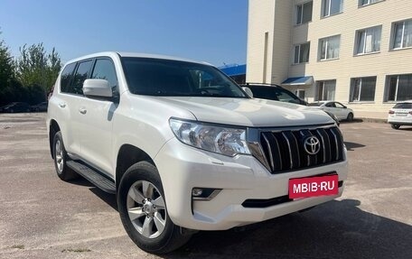 Toyota Land Cruiser Prado 150 рестайлинг 2, 2020 год, 4 800 000 рублей, 3 фотография