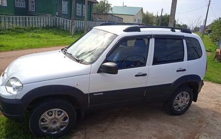 Chevrolet Niva I рестайлинг, 2017 год, 960 000 рублей, 5 фотография