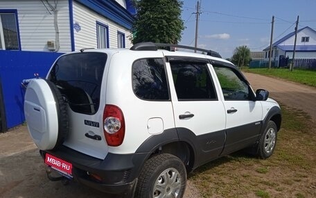 Chevrolet Niva I рестайлинг, 2017 год, 960 000 рублей, 3 фотография