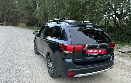 Mitsubishi Outlander III рестайлинг 3, 2016 год, 2 080 000 рублей, 8 фотография