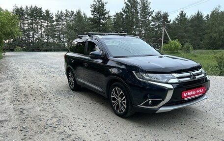 Mitsubishi Outlander III рестайлинг 3, 2016 год, 2 080 000 рублей, 3 фотография