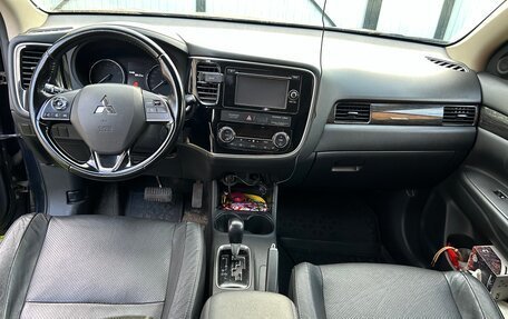 Mitsubishi Outlander III рестайлинг 3, 2016 год, 2 080 000 рублей, 11 фотография