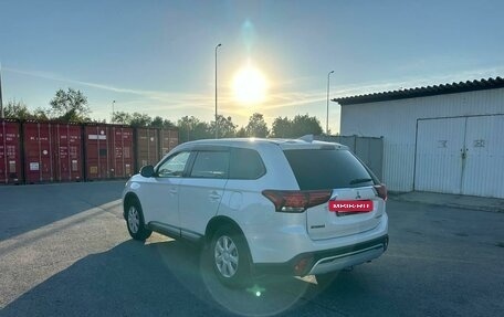 Mitsubishi Outlander III рестайлинг 3, 2019 год, 2 315 000 рублей, 4 фотография