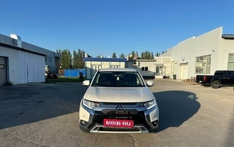 Mitsubishi Outlander III рестайлинг 3, 2019 год, 2 315 000 рублей, 2 фотография