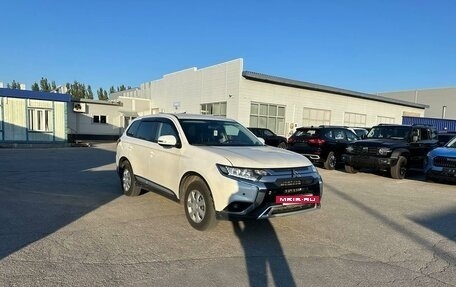 Mitsubishi Outlander III рестайлинг 3, 2019 год, 2 315 000 рублей, 3 фотография