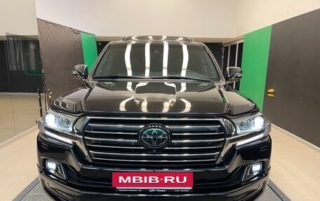 Toyota Land Cruiser 200, 2018 год, 9 000 000 рублей, 2 фотография