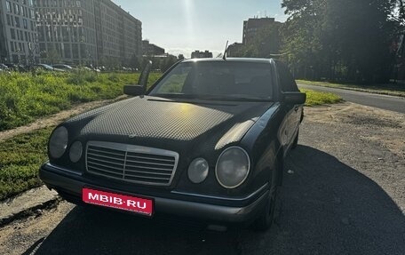 Mercedes-Benz E-Класс, 1996 год, 300 000 рублей, 1 фотография