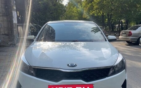 KIA Rio IV, 2020 год, 1 555 000 рублей, 2 фотография