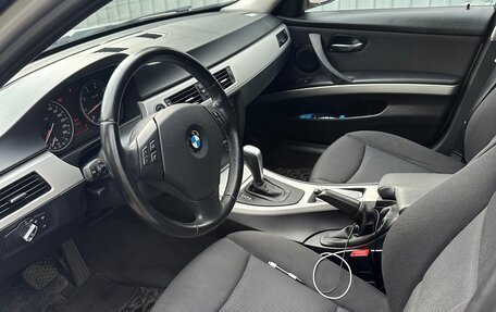 BMW 3 серия, 2011 год, 1 300 000 рублей, 13 фотография