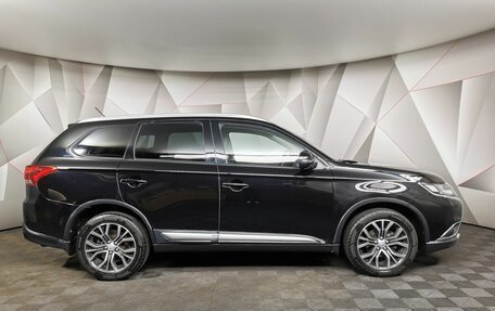 Mitsubishi Outlander III рестайлинг 3, 2016 год, 1 695 000 рублей, 6 фотография