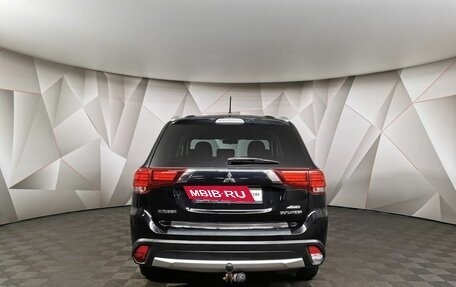 Mitsubishi Outlander III рестайлинг 3, 2016 год, 1 695 000 рублей, 8 фотография