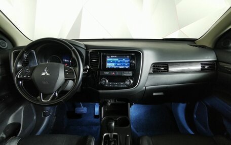 Mitsubishi Outlander III рестайлинг 3, 2016 год, 1 695 000 рублей, 10 фотография