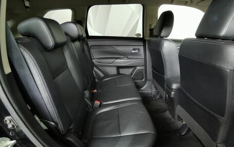 Mitsubishi Outlander III рестайлинг 3, 2016 год, 1 695 000 рублей, 12 фотография