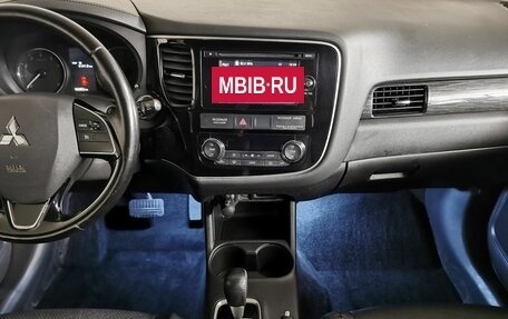 Mitsubishi Outlander III рестайлинг 3, 2016 год, 1 695 000 рублей, 11 фотография