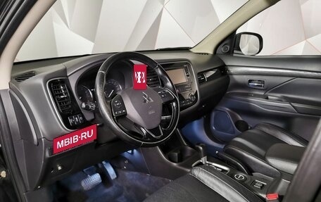 Mitsubishi Outlander III рестайлинг 3, 2016 год, 1 695 000 рублей, 14 фотография