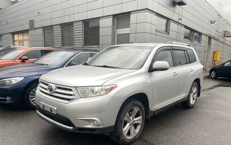 Toyota Highlander III, 2011 год, 2 000 000 рублей, 1 фотография