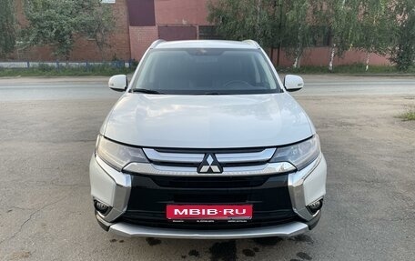 Mitsubishi Outlander III рестайлинг 3, 2018 год, 2 350 000 рублей, 1 фотография