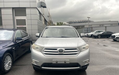 Toyota Highlander III, 2011 год, 2 000 000 рублей, 2 фотография