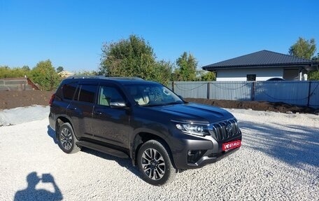 Toyota Land Cruiser Prado 150 рестайлинг 2, 2022 год, 6 100 000 рублей, 1 фотография