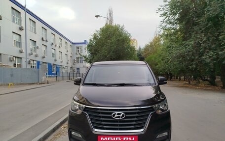 Hyundai H-1 II рестайлинг, 2019 год, 2 995 000 рублей, 3 фотография