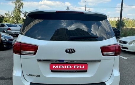 KIA Carnival III, 2017 год, 2 650 000 рублей, 3 фотография