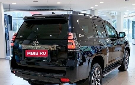 Toyota Land Cruiser Prado 150 рестайлинг 2, 2022 год, 7 999 000 рублей, 7 фотография