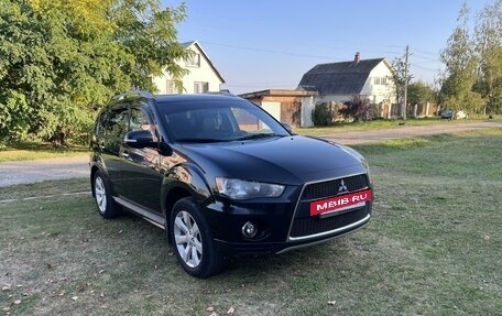 Mitsubishi Outlander III рестайлинг 3, 2010 год, 1 300 000 рублей, 2 фотография