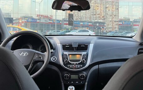 Hyundai Solaris II рестайлинг, 2011 год, 1 050 000 рублей, 10 фотография