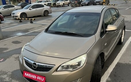 Opel Astra J, 2011 год, 790 000 рублей, 1 фотография