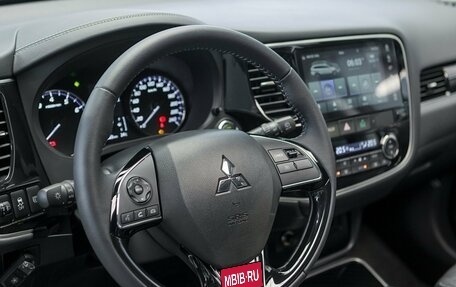 Mitsubishi Outlander III рестайлинг 3, 2022 год, 4 850 000 рублей, 16 фотография